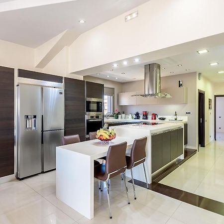 Luxury Villa In City Center With Rooftop Swimming Pool 干尼亞 外观 照片