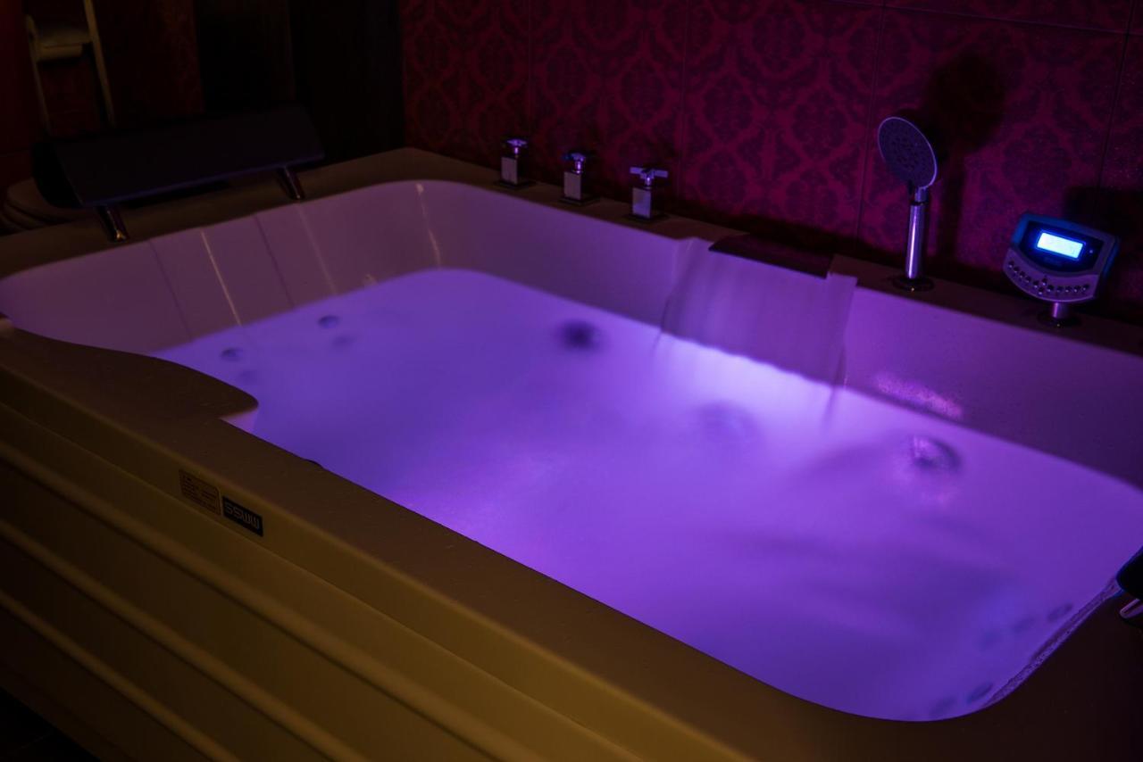 Luxury Villa In City Center With Rooftop Swimming Pool 干尼亞 外观 照片