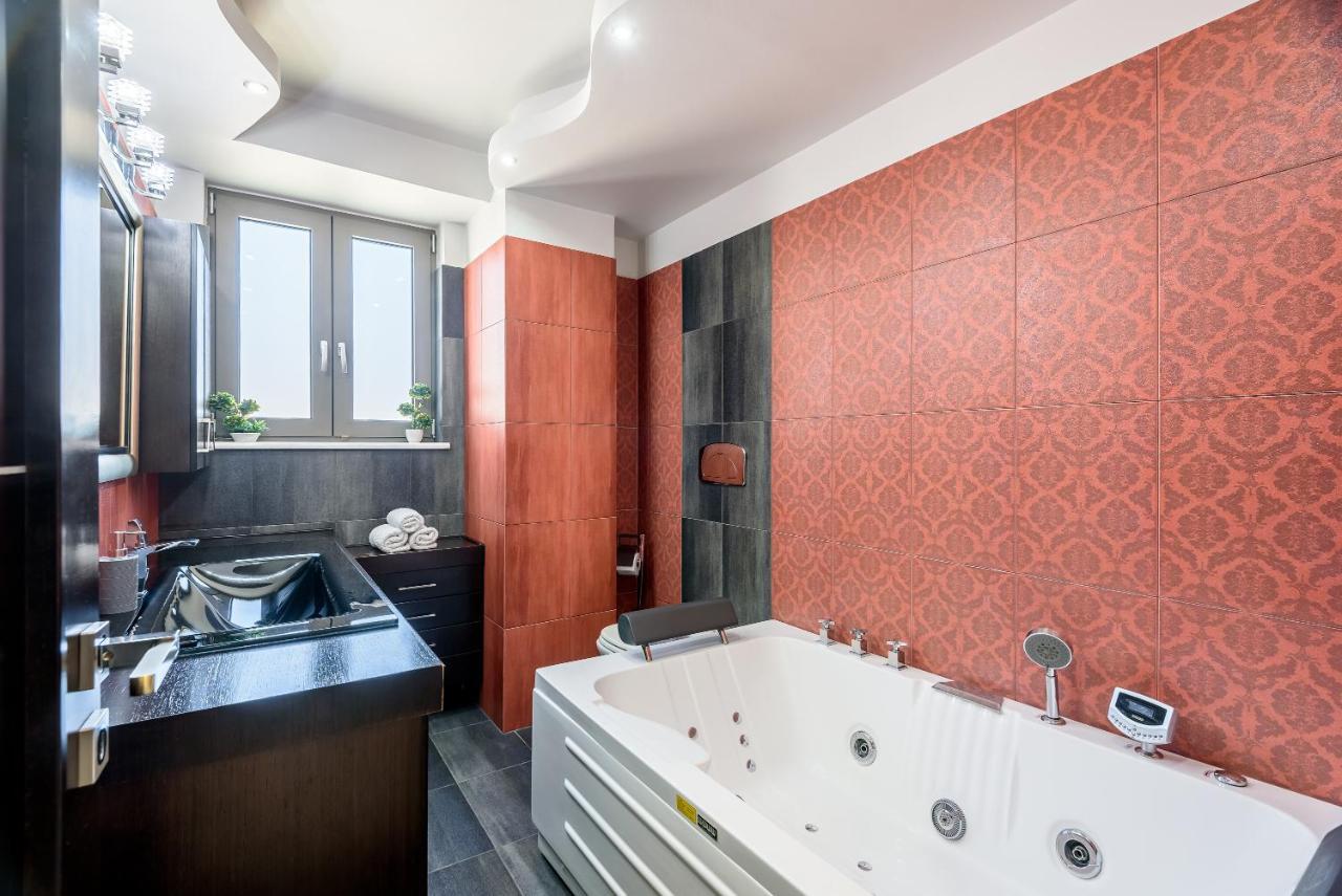 Luxury Villa In City Center With Rooftop Swimming Pool 干尼亞 外观 照片